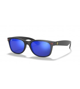 Ray-Ban RB2132M Scuderia Ferrari Collectie M (55 - 18) met Blauwe lenzen en Zwart frame Zonnebrillen