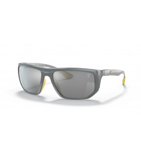 Ray-Ban RB8361M de la Scuderia Ferrari Collection XXL (60 - 18) avec de l'Argent et de lentilles de cadre Gris Lunettes de soleil